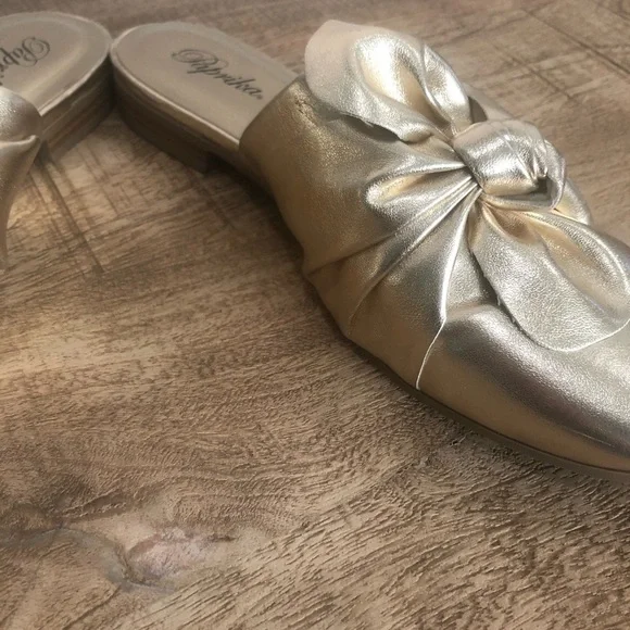 Classic Move Gold Slip On Loafers - Size 8 - Picture 11 of 14